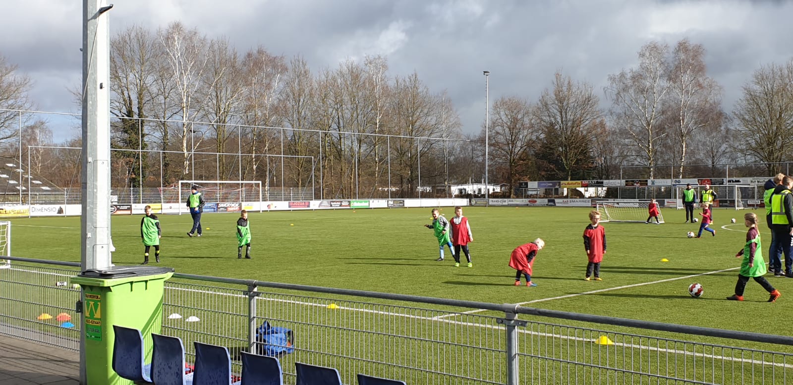Ondanks de wind, heerlijk gevoetbald met de starters t/m JO8
